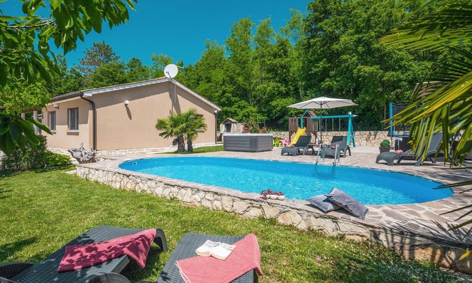 Sveta Nedelja House | Stunning home in Snasici