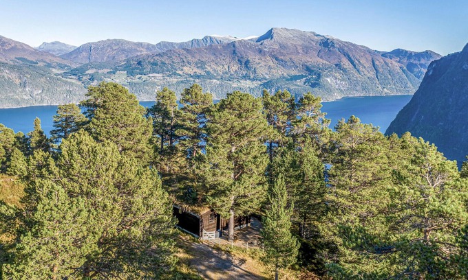 Møre og Romsdal House | Stunning home in Stranda