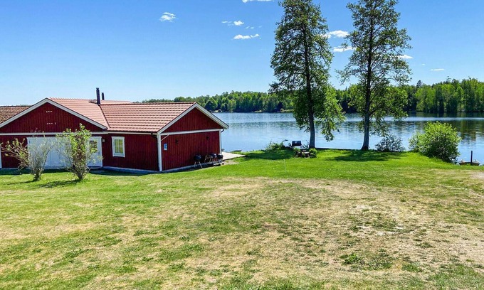 Tingsryd House | Stunning home in Tingsryd with WiFi