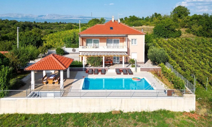 Caporice House | Stunning home in Trilj