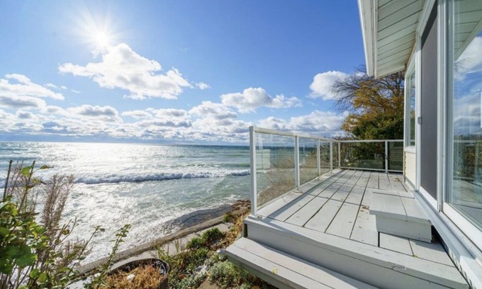 Wellington House | Stunning House on the Water's Edge