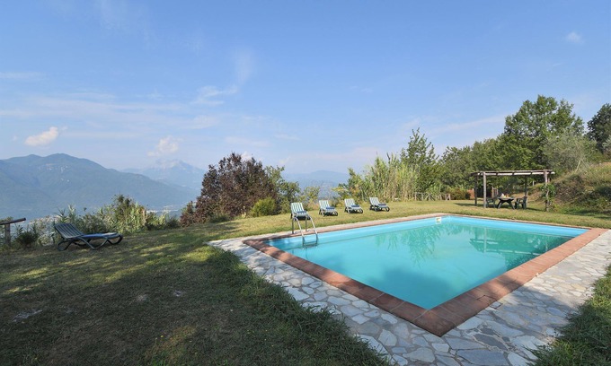 Coreglia Antelminelli House | Stunning private villa for 6 guests with WIFI, private pool, TV, pets allowed and parking