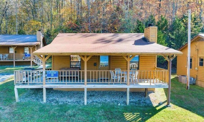 Byrdstown Cabin | Stunning Lake Front 2-Bedroom Cabin on Dale Hollow Lake Awaits Your Retreat #5!