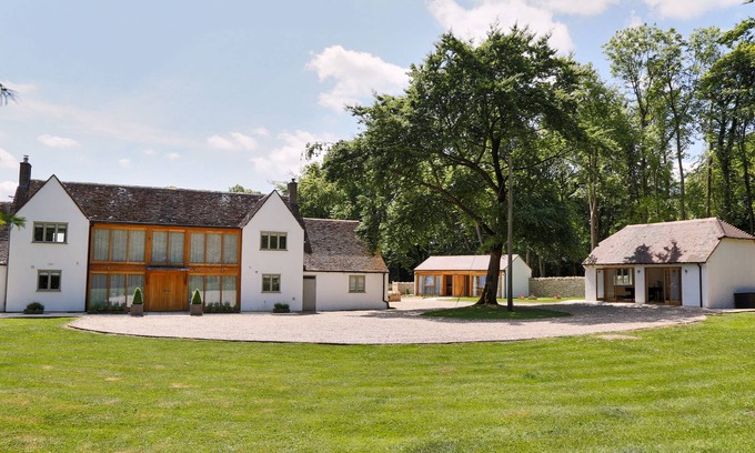 Longborough House | Stunning, Modern, Spacious House With Heated Private Pool In The Centre Of T