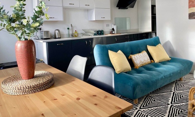 Leigh-on-Sea Apartment | Stunning Modern Seaside Apartment in Leigh-on-Sea