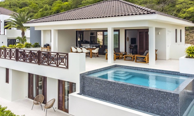 Sint Michiel Villa | Stunning new luxurious villa in Caribbean style with pool - 2min walk to beach.