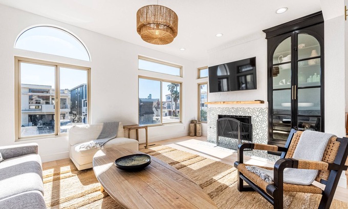 Hollywood House | STUNNING! Ocean Views! Lux Remodeled Modern Beach House. +PELETON .