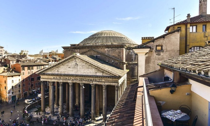 Rione VIII Sant'Eustachio Apartment | Stunning Pantheon View from terrace