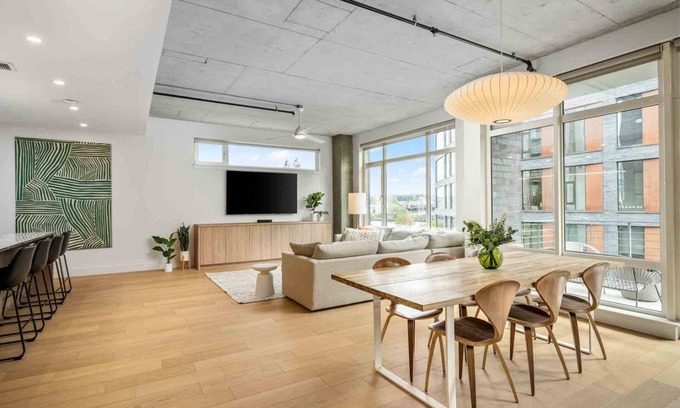 Pearl District Condo | Stunning Pearl District Condo, Next to Parks, Open Layout, Fully Remodeled, Walk to Food and Fun