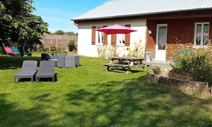 Anneville-sur-Mer House | Stunning private villa for 6 people with WIFI, TV, pets allowed and parking