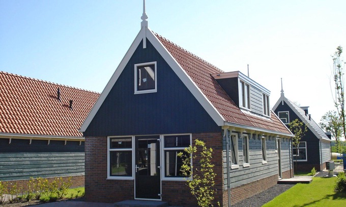 Graft House | Stunning private villa for 6 guests with WIFI, TV, terrace and parking