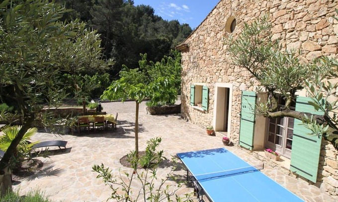 Caromb Villa | Stunning private villa for 8 people with WIFI, private pool, TV, pets allowed and parking