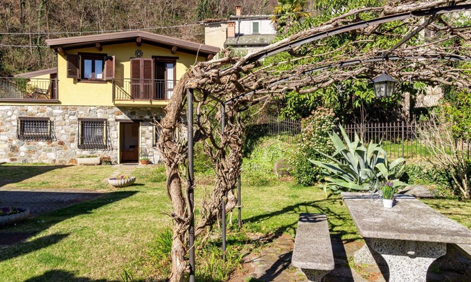 Trezzone House | Stunning private villa for 4 people with WIFI, TV, patio and parking