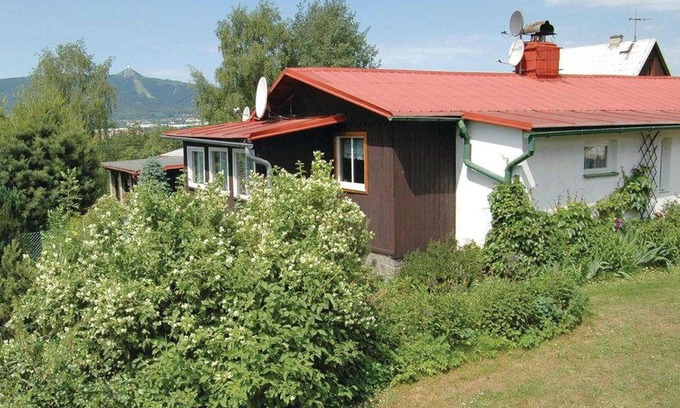 Liberec House | Stunning private villa for 6 guests with TV, pets allowed, panoramic view and parking