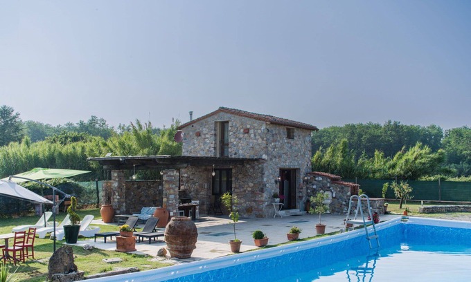 Castelvecchio House | Stunning private villa with WIFI, private pool, hot tub, A/C, TV, terrace, pets allowed and park.