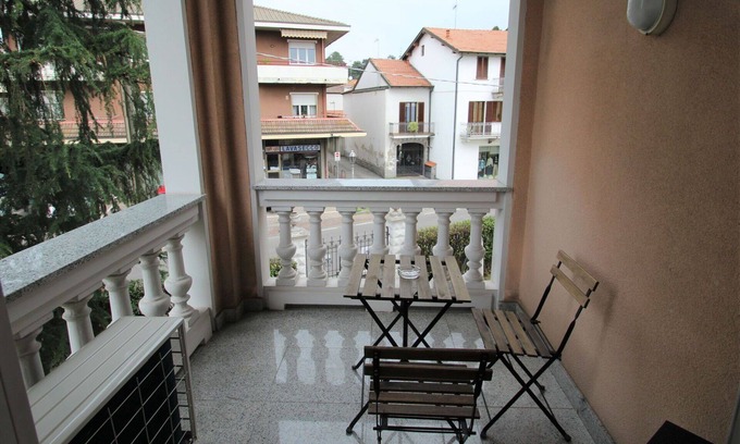 Castronno Villa | Stunning private villa for 10 guests with WIFI, A/C, TV, terrace and parking