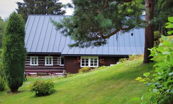 Zdonov Villa | Stunning private villa for 5 guests with TV, pets allowed, panoramic view and parking