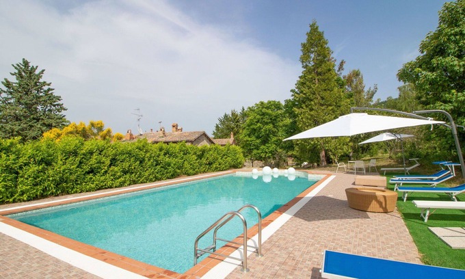 Montelovesco Villa | Stunning private villa for 12 guests with WIFI, private pool, balcony, pets allowed and parking