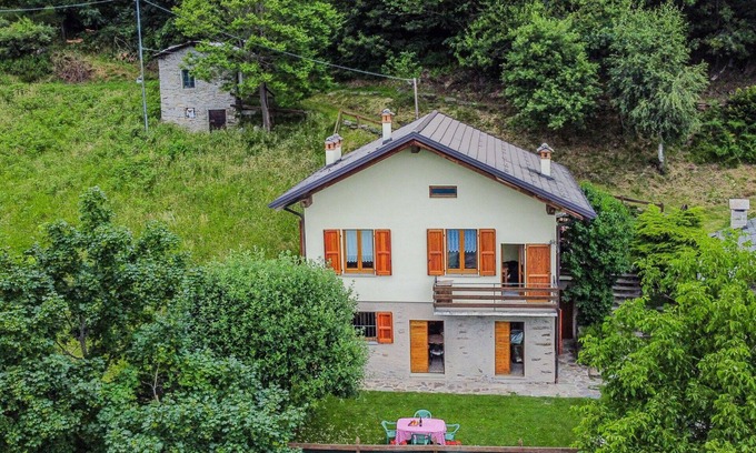 Civo House | Stunning private villa for 6 people with TV, terrace, pets allowed and parking