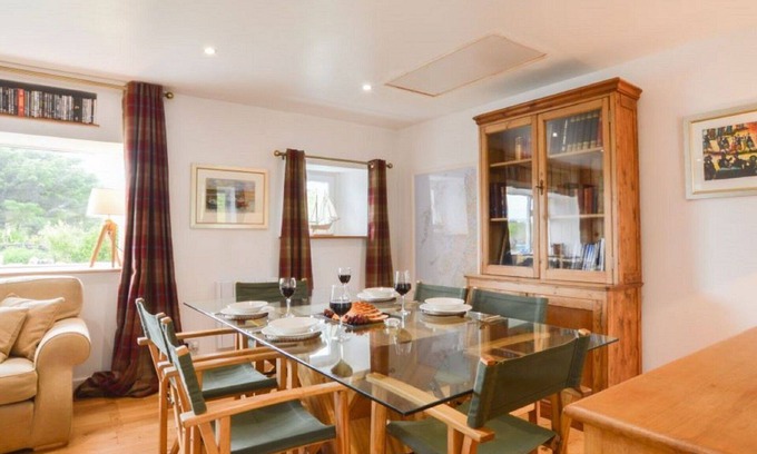 Slate Islands House | Stunning private villa for 4 people with WIFI, TV and pets allowed