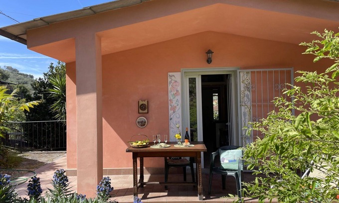 Costa dʼOneglia House | Stunning private villa for 4 people with WIFI, A/C, TV, patio, pets allowed and parking