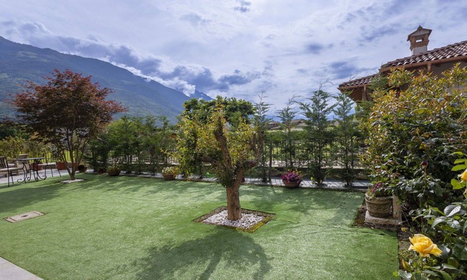 Traona Villa | Stunning private villa for 6 guests with WIFI, A/C, TV, patio and parking