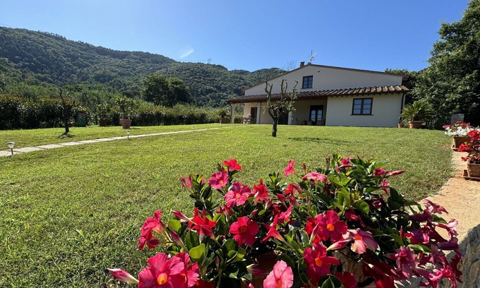Santa Maria del Giudice Villa | Stunning private villa with WIFI, A/C, TV, veranda, pets allowed, panoramic view and parking