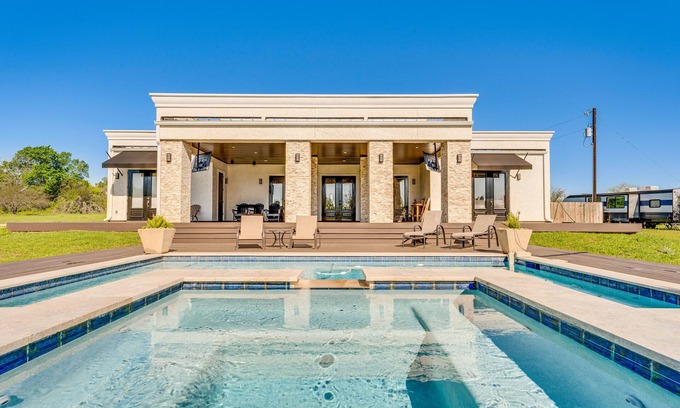Oakland Villa | Stunning Ranch Villa: Private Pool & Hot Tub!
