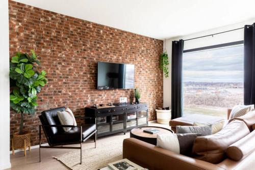 North Capitol Apartment | Stunning River View Condo Walk to Downtown Rooftop Patio