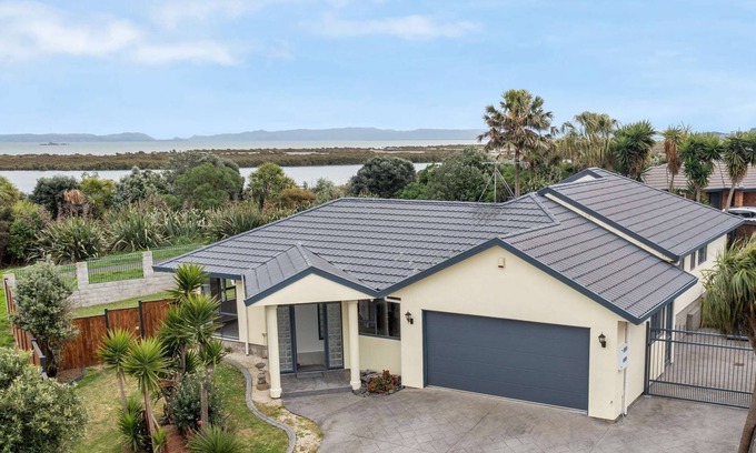 Manurewa House | Stunning Sea View Home Very near to AKL Airport