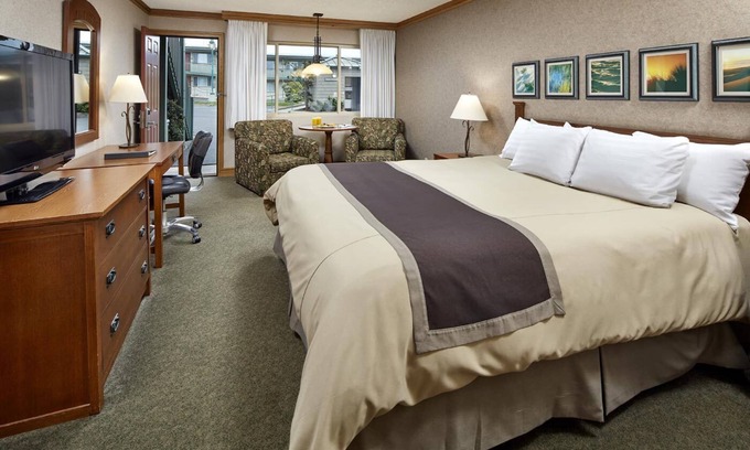 San Simeon House | Stunning Seaside Cliffs & Beaches Nearby | Convenient Room w/Sofa bed