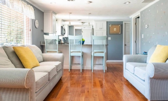 Manomet Cottage | Stunning seaside cottage, walk to beach, family + pet, sleeps 6