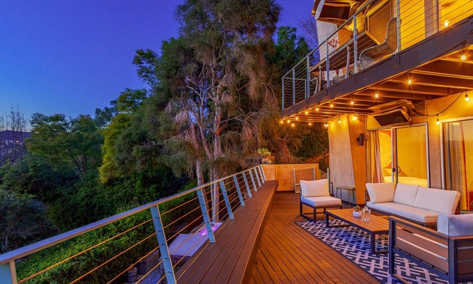 Silver Lake House | Stunning Skydeck Suite: 2-bedroom, ampitheater, hot tub, fully enclosed yard