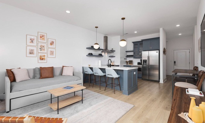 Cleveland Park Condo | Stunning Spacious 6 Beds, 2 Bedroom in Walkable Area