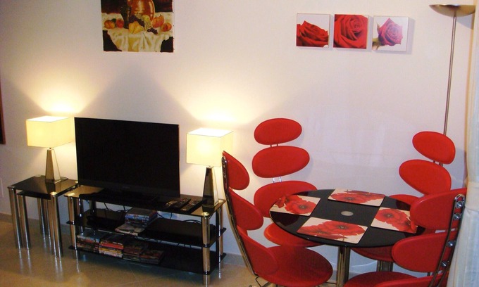 Pizzo Apartment | Stunning studio holiday apartment for 2/3 on resort, close to beach with 2 pools