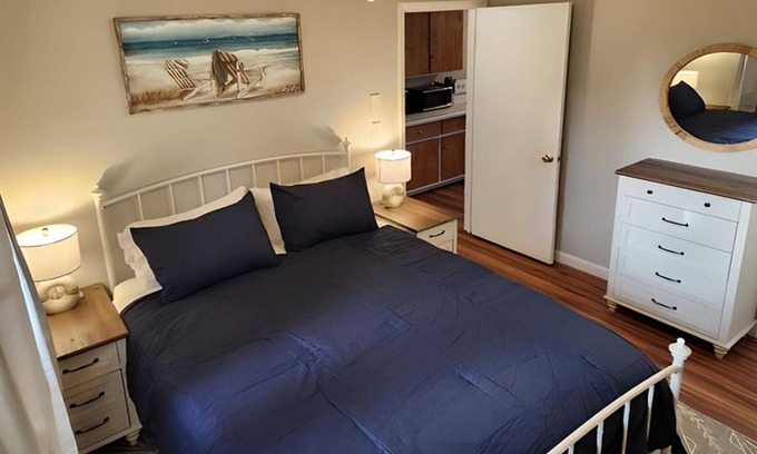Ocean Park Condo | Stunning, two-bedroom, one-bathroom condo, two short blocks from the beach!