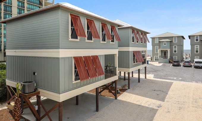 Orange Beach Cottage | Stunning updated cottage on the beach!