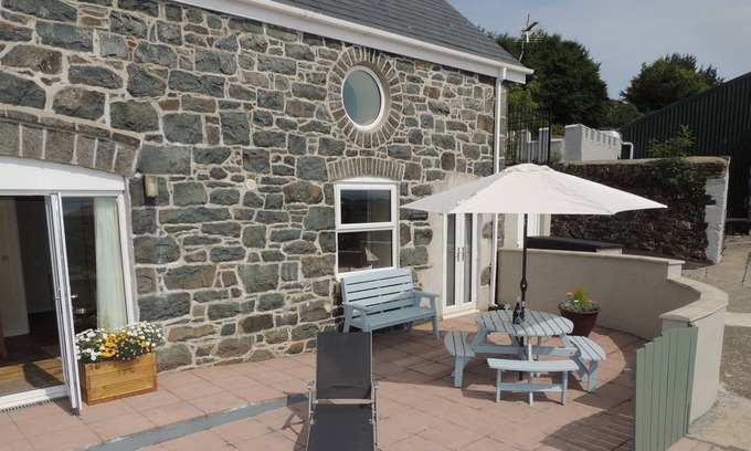 Rhyd-y-clafdy House | Stunning views of Cardigan Bay, quiet location, dogs welcome on a farm