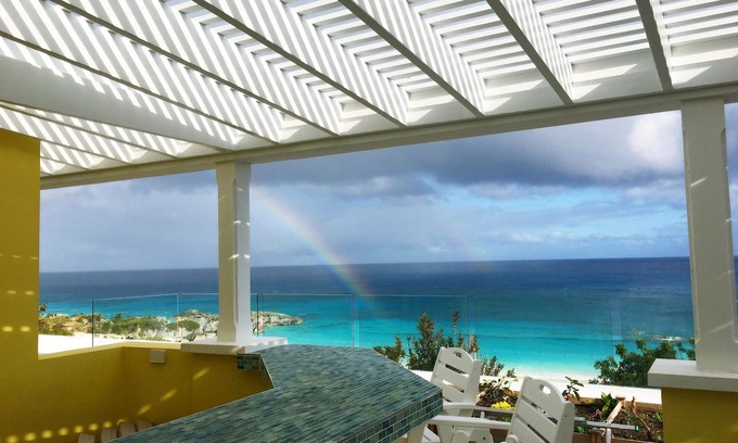 Southampton House | Stunning Views of Horseshoe Bay Beach. Enjoy the sounds of the lapping waves!