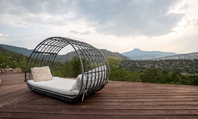 Canones House | Stunning Views of The Pedernal, Expansive Lounge/Deck, 43 acres of Private Land