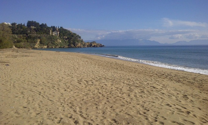 Koroni House | Stunning views, spacious detached house on beach, 15 mins walk to harbour