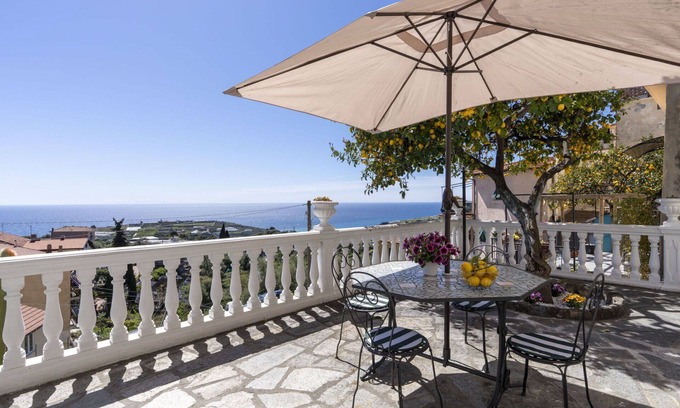 Terzorio House | Stunning villa for 4 people with WIFI, A/C, TV, pets allowed and parking