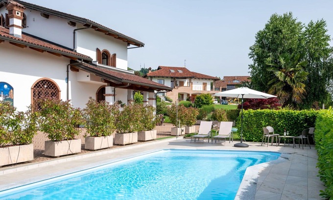 Barolo House | Stunning villa for 6 guests with WIFI, private pool, TV, terrace and parking