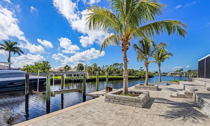 Port Charlotte House | Stunning Waterfront Home - Villa Harbour Hideaway - Roelens