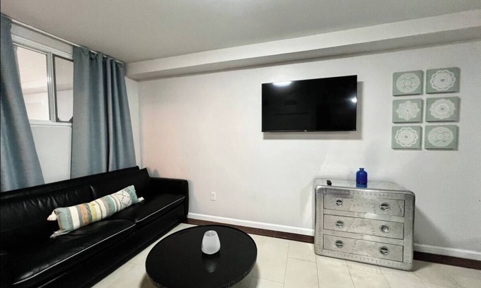 Chinatown Apartment | Stylish 1Bd Apt next to Convention Center