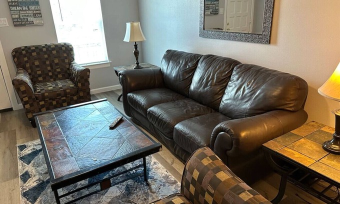 Northwest Los Angeles Heights Condo | Stylish 1BR Condo with Pool - Medical Center Area