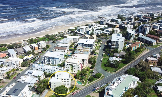 Moreton Bay Region Apartment | Stylish 2 B/R Kings Beach Apartment (6 guests) ZF4
