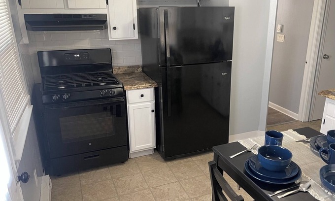 Bristol Apartment | Stylish 2 Bedroom duplex - self check in & parking