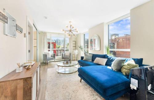 Chinatown Apartment | Stylish 2 Bedroom Suite Near Downtown and Gastown