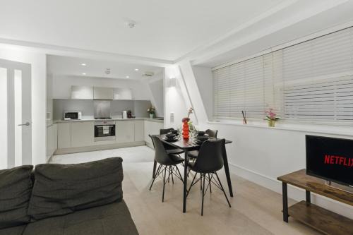 Clerkenwell Apartment | Stylish 2BR Clerkenwell Apartment Private Outdoor Space